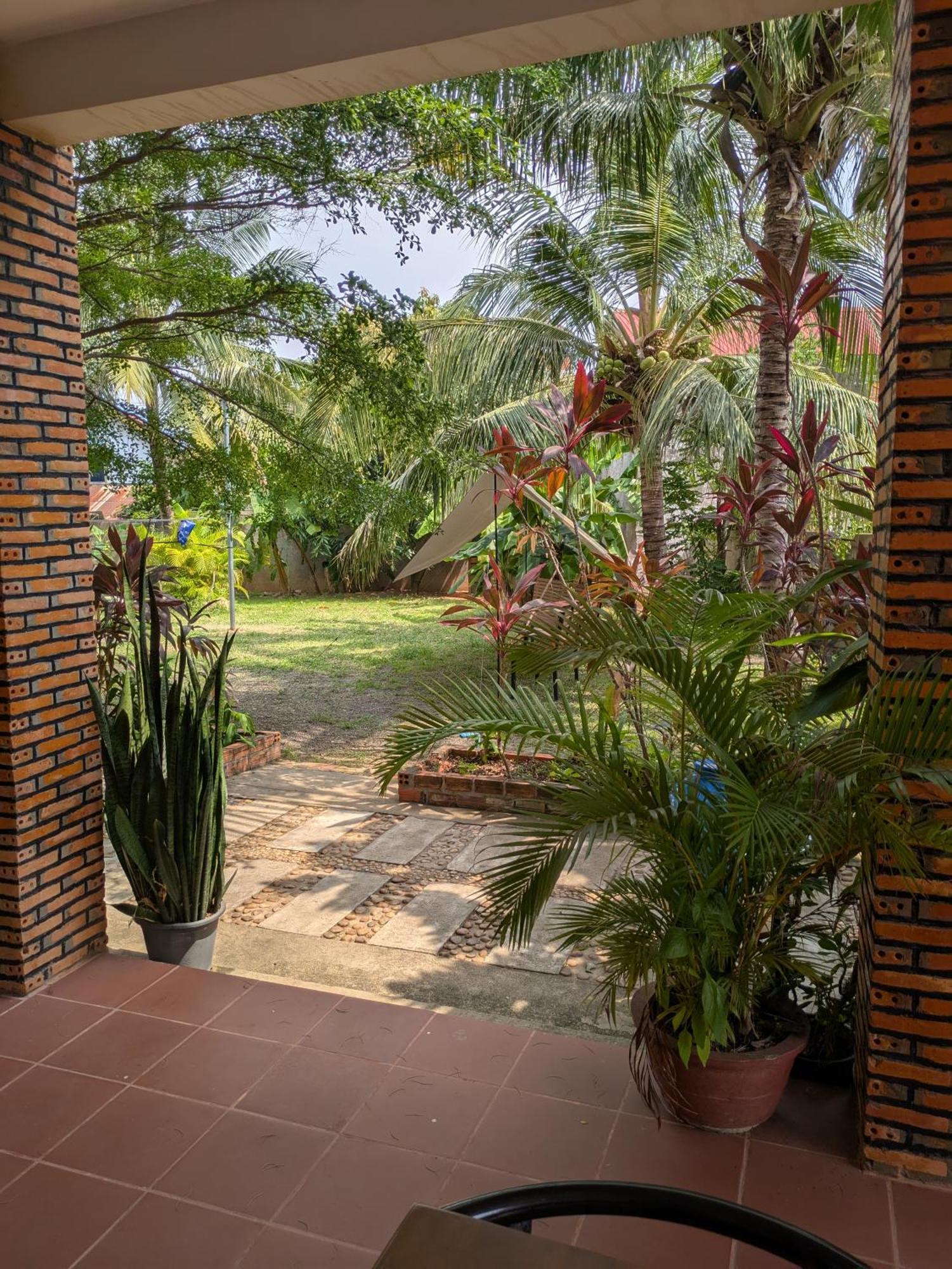 Coconut Lodge Kampot Exterior photo